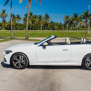 Aluguel de Mercedes-Benz CLE300 de luxo em Miami