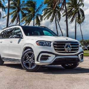 Aluguel de Mercedes-Benz GLS450 de luxo branca em Miami